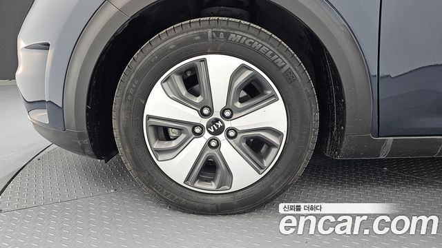 Kia Niro Prestige — пробег 111 907 км — фото 5 из 5