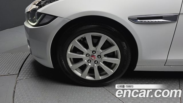 Jaguar XE 20d Prestige — пробег 81 523 км — фото 5 из 5