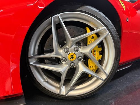 Ferrari F8 3.9 V8 — пробег 9 550 км — фото 5 из 5
