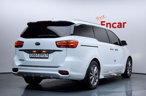 Kia Carnival 9-Seater Noblesse Special — пробег 67 569 км — фото 2 из 5