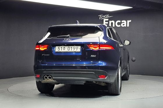 Jaguar F-PACE 20d Prestige — пробег 143 485 км — фото 4 из 5