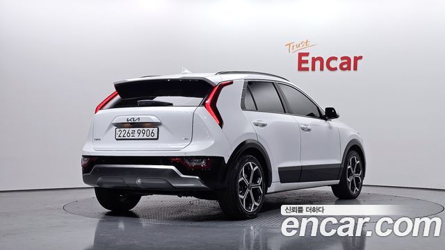 Kia Niro Signature — пробег 122 546 км — фото 2 из 5