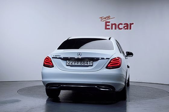 Mercedes-Benz C-Class C220 d Avantgarde — пробег 184 985 км — фото 4 из 5