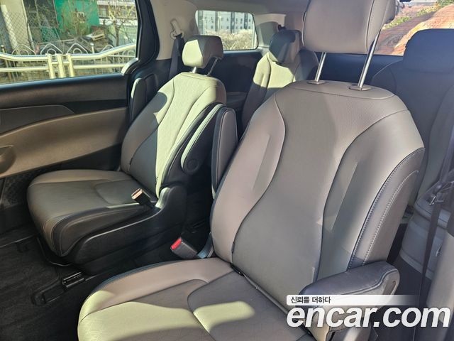 Kia Carnival HEV 9 seater Prestige — пробег 17 800 км — фото 4 из 5