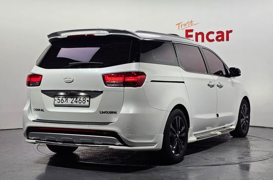 Kia Carnival 7-seater Limousine VIP — пробег 70 711 км — фото 2 из 5