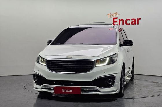 Kia Carnival 7-seater Limousine VIP — пробег 70 711 км — фото 3 из 5