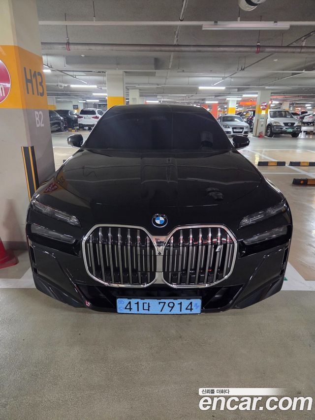 BMW i7 eDrive 50 M Sport — пробег 26 471 км — фото 1 из 5