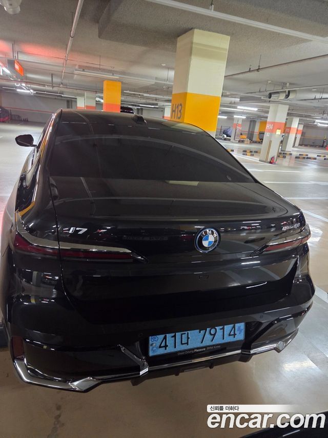 BMW i7 eDrive 50 M Sport — пробег 26 471 км — фото 3 из 5