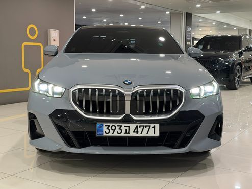 BMW 5-Series 520i M Sport — пробег 3 100 км — фото 3 из 5