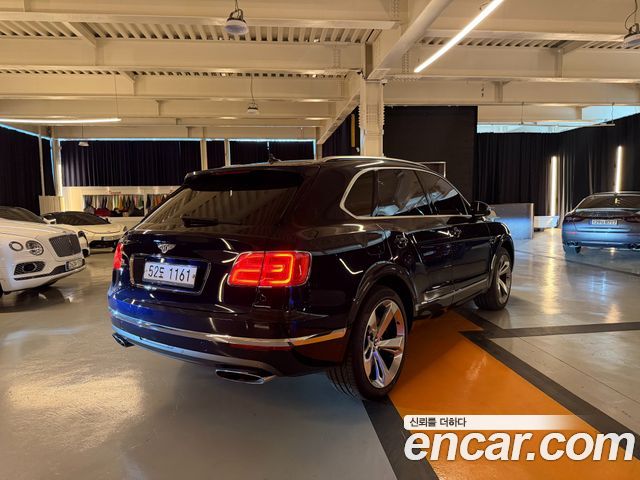 Bentley Bentayga 6.0 W12 — пробег 67 000 км — фото 4 из 5