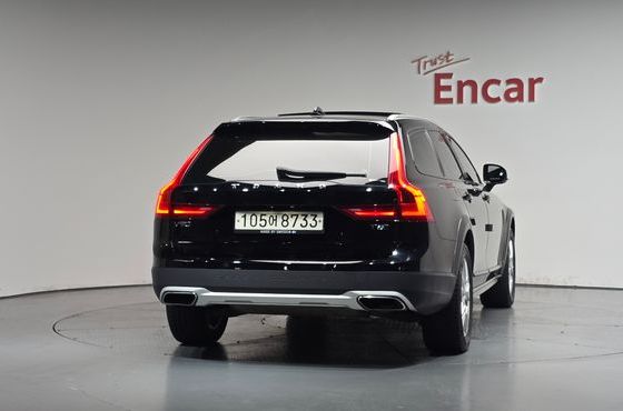 Volvo V90 T5 AWD — пробег 123 753 км — фото 4 из 5