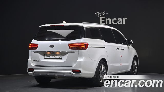 Kia Carnival 9-Seater Prstige — пробег 71 480 км — фото 2 из 5