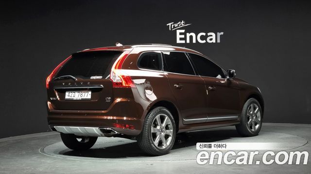 Volvo XC60 D5 AWD 1st — пробег 82 223 км — фото 2 из 5