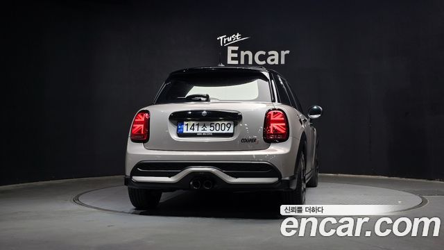 Mini Cooper 5Door Classic Launch Pack Third Generation — пробег 23 584 км — фото 4 из 5