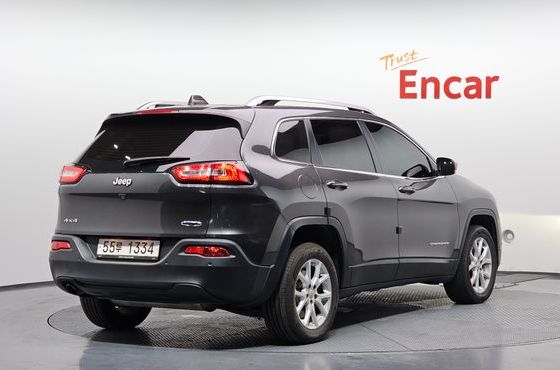 Jeep Cherokee 2.4 Longitude AWD — пробег 74 618 км — фото 2 из 5