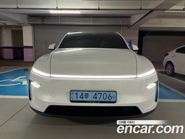 Tesla Model Y Premium RWD — пробег 1 210 км — фото 1 из 5