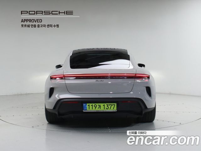 Porsche Taycan Turbo — пробег 10 400 км — фото 4 из 5