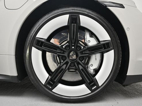 Porsche Taycan Turbo — пробег 10 400 км — фото 5 из 5