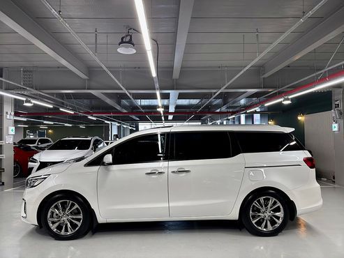 Kia Carnival Gasoline 7-Seater Limousine President — пробег 56 362 км — фото 4 из 5