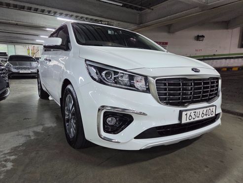 Kia Carnival 9-Seater Luxury — пробег 41 855 км — фото 1 из 5