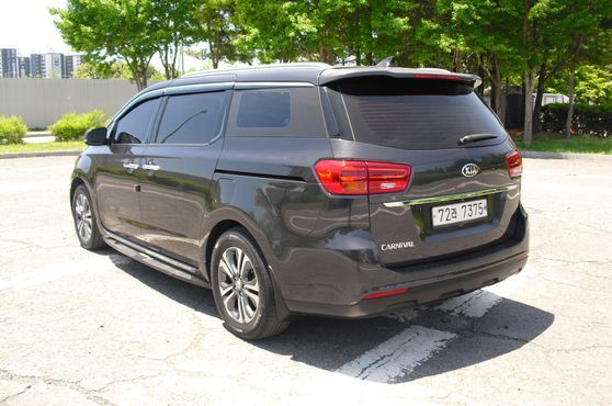 Kia Carnival 11-Seater Prestige — пробег 137 600 км — фото 3 из 5