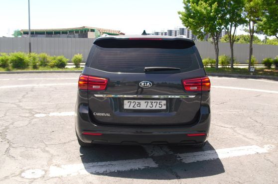 Kia Carnival 11-Seater Prestige — пробег 137 600 км — фото 4 из 5