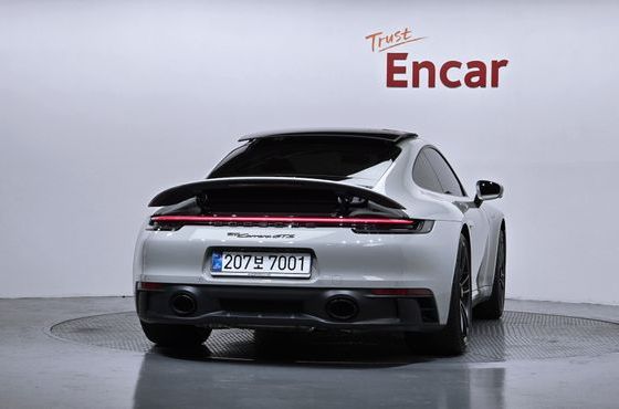Porsche 911 Carrera GTS — пробег 11 776 км — фото 4 из 5
