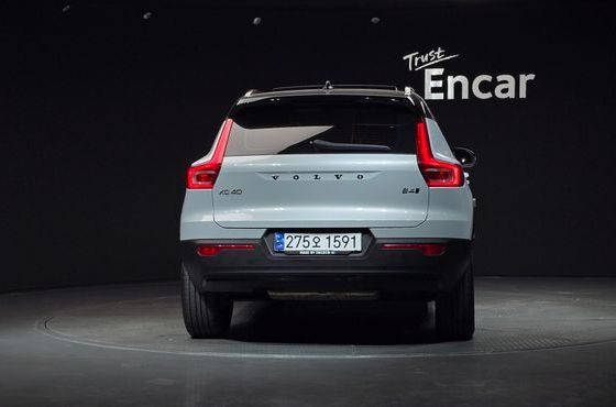 Volvo XC40 B4 R-Design — пробег 120 685 км — фото 4 из 5
