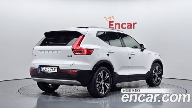 Volvo XC40 B4 Inscription — пробег 97 342 км — фото 2 из 5