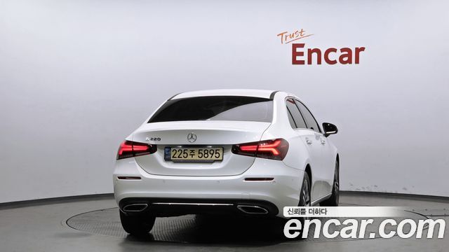 Mercedes-Benz A-Class A220 Sedan — пробег 71 583 км — фото 4 из 5
