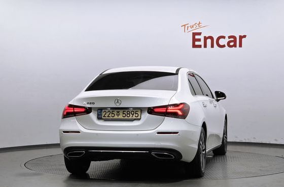 Mercedes-Benz A-Class A220 Sedan — пробег 71 583 км — фото 4 из 5