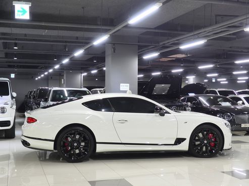 Bentley Continental 4.0 GTS — пробег 15 200 км — фото 2 из 5