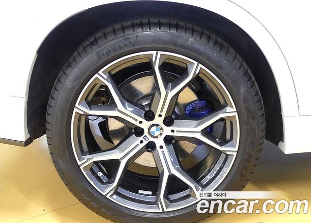 BMW X5 xDrive 40i M Sport — пробег 5 600 км — фото 5 из 5