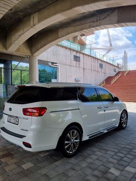 Kia Carnival 7-Seater Limousine VIP — пробег 60 963 км — фото 2 из 5