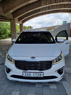 Kia Carnival 7-Seater Limousine VIP — пробег 60 963 км — фото 3 из 5