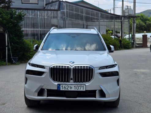BMW X7 xDrive 40i Design Pure Excellence 6-Seater — пробег 11 100 км — фото 1 из 5