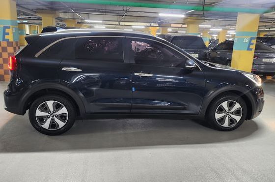 Kia Niro Prestige — пробег 94 977 км — фото 3 из 5
