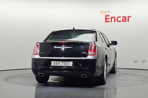 Chrysler 300C 3.6 AWD — пробег 140 226 км — фото 4 из 5