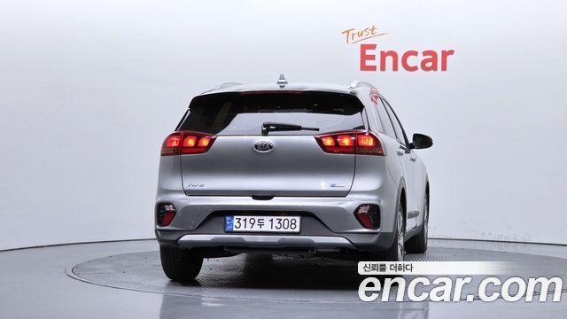Kia Niro 1.6 HEV Luxury — пробег 63 009 км — фото 4 из 5