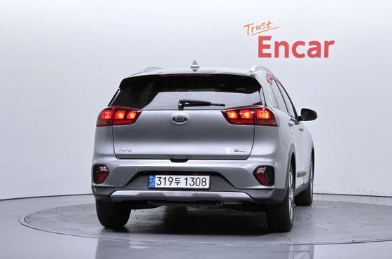 Kia Niro 1.6 HEV Luxury — пробег 63 009 км — фото 4 из 5