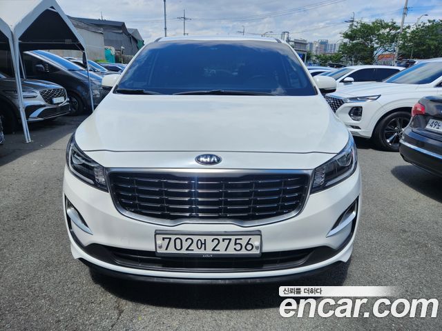 Kia Carnival 11-Seater Deluxe — пробег 92 986 км — фото 1 из 5