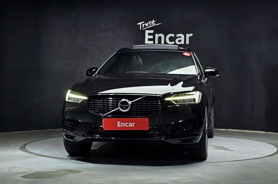 Volvo XC60 T8 R-Design — пробег 33 688 км — фото 3 из 5