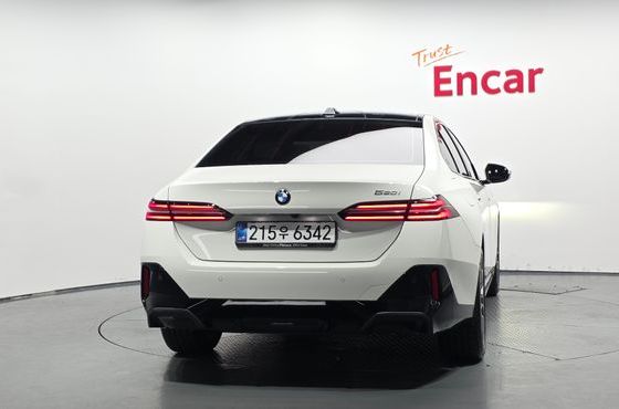 BMW 5-Series 520i M Sport — пробег 4 374 км — фото 4 из 5