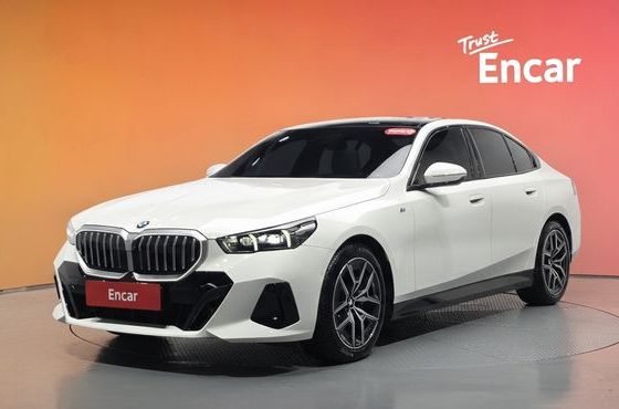 BMW 5-Series 520i M Sport — пробег 4 374 км — фото 1 из 5