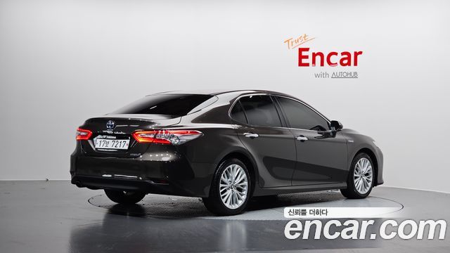 Toyota Camry 2.5 XLE Hybrid — пробег 103 426 км — фото 2 из 5