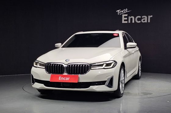 BMW 5-Series 530i xDrive Luxury — пробег 3 863 км — фото 3 из 5