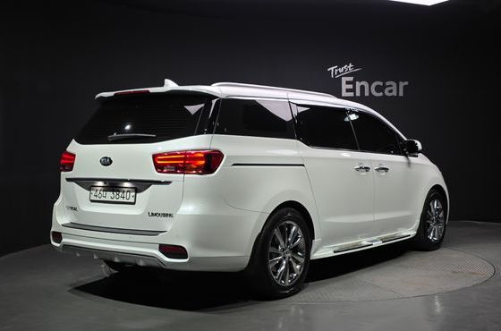 Kia Carnival Gasoline 7-Seater Limousine President — пробег 78 845 км — фото 2 из 5