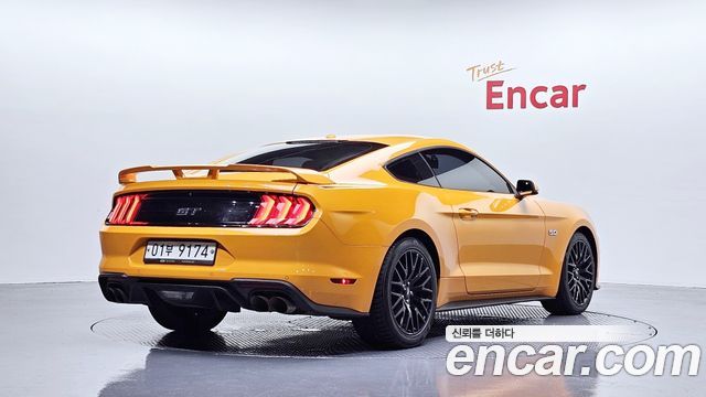 Ford Mustang GT Coupe — пробег 79 721 км — фото 2 из 5