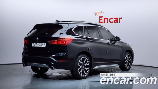 BMW X1 xDrive 20i xLine — пробег 72 137 км — фото 2 из 5
