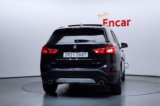 BMW X1 xDrive 20i xLine — пробег 72 137 км — фото 4 из 5